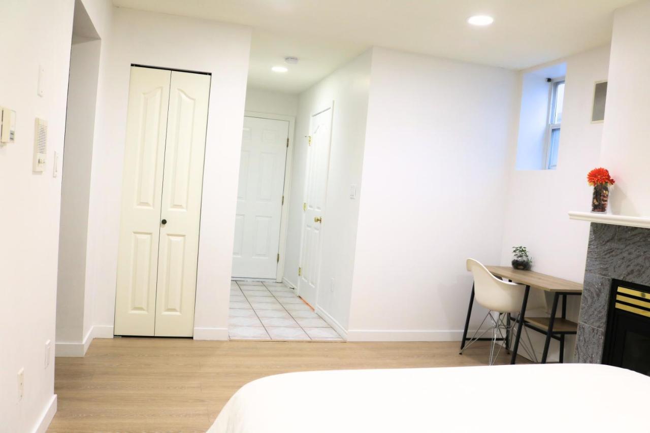 Pristine 3 Beds 2 Washroom Guest Suite サレー エクステリア 写真