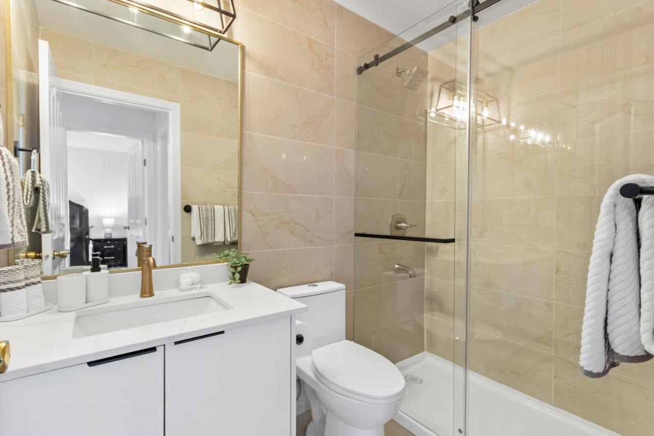 Pristine 3 Beds 2 Washroom Guest Suite サレー エクステリア 写真