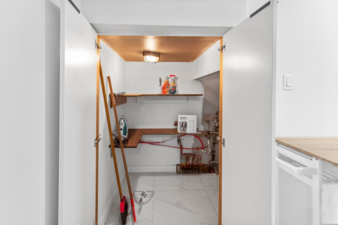 Pristine 3 Beds 2 Washroom Guest Suite サレー エクステリア 写真