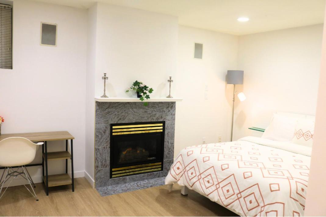Pristine 3 Beds 2 Washroom Guest Suite サレー エクステリア 写真